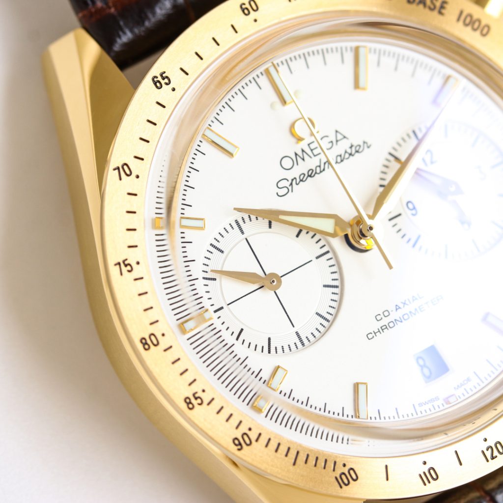 OMEGA スピードマスター コピー 金ベゼル 白文字盤 メンズ 腕時計 ブラウンレザー - 画像 4