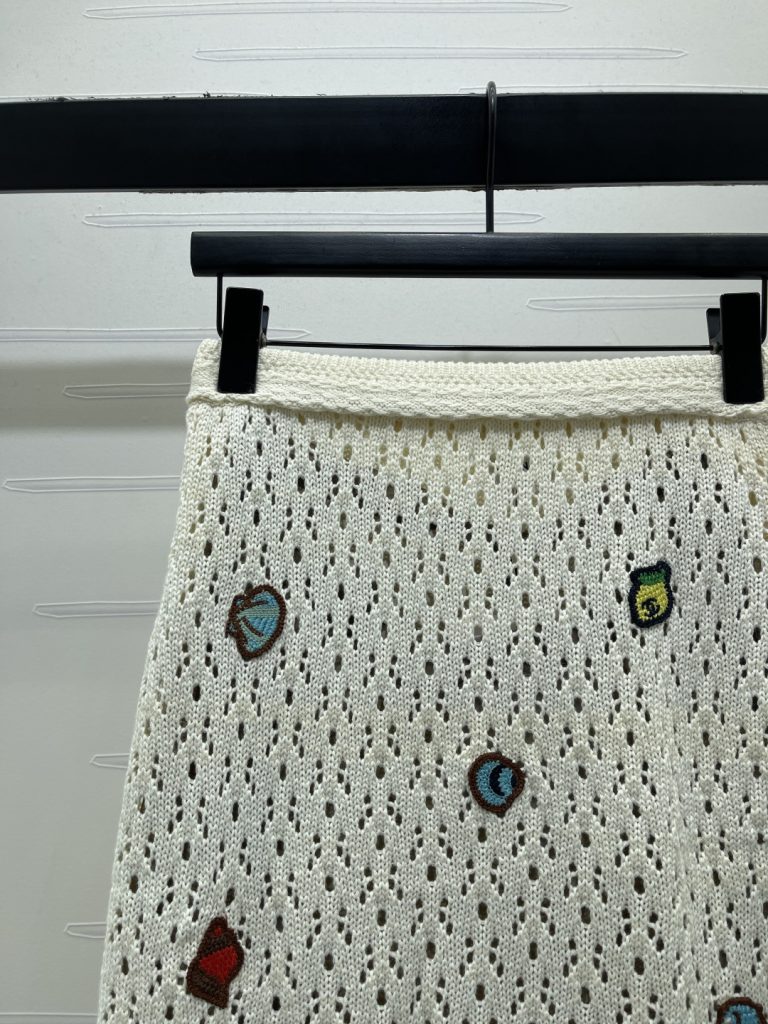 CHANE ニットスカート コピー ロング丈 ローズ刺繍 オーバーサイズ レディース 白 - 画像 3