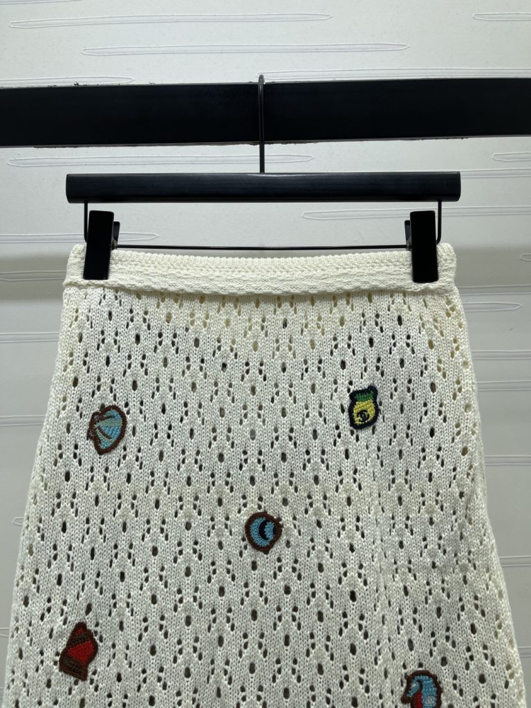 CHANE ニットスカート コピー ロング丈 ローズ刺繍 オーバーサイズ レディース 白 - 画像 4