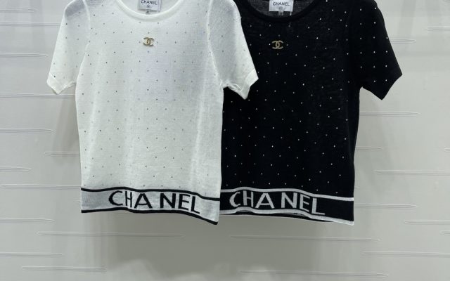 CHANEL ニット Tシャツ コピー ロゴ ポイント刺繍 ブラック ホワイト 2色展開 - 画像 1