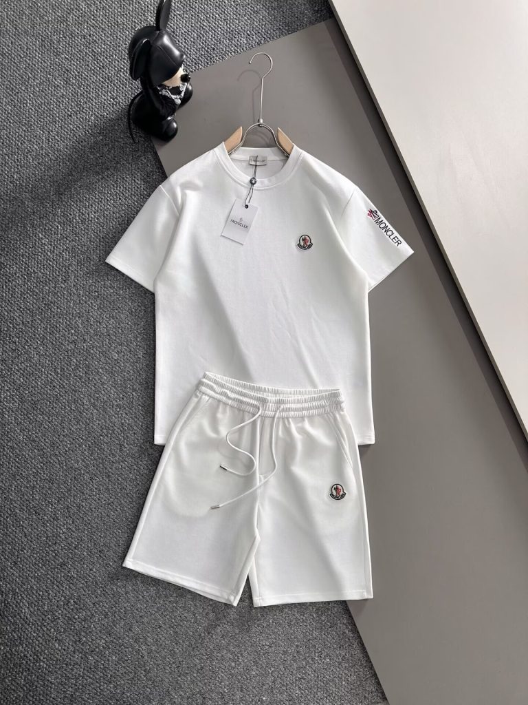 MONCLER　モンクレール　セットアップ　上下2点セットメンズ服　半袖Ｔシャツと半ズボン　ショートパンツ　カジュアルウェア　ブラック　ホワイト - 画像 2