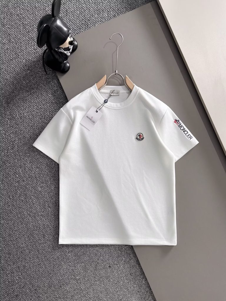MONCLER　モンクレール　セットアップ　上下2点セットメンズ服　半袖Ｔシャツと半ズボン　ショートパンツ　カジュアルウェア　ブラック　ホワイト - 画像 4