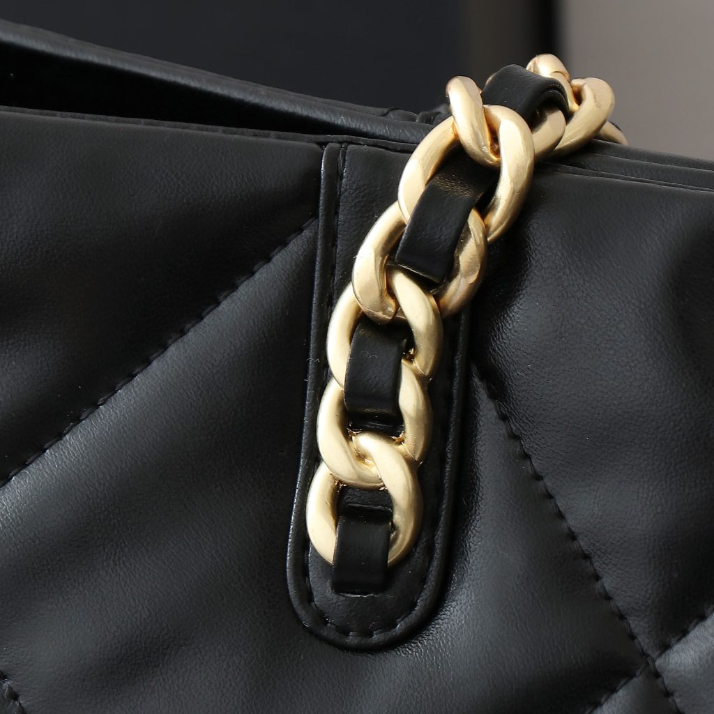 シャネル　CHANEL トートバッグ　黒（ブラック）　ハンドバッグ　旅行バッグ　レザー　レディースバッグ - 画像 5