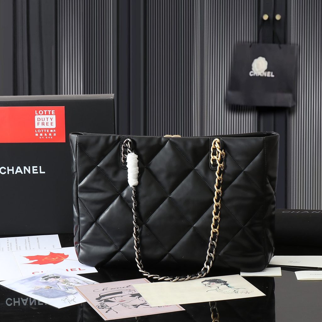 シャネル　CHANEL トートバッグ　黒（ブラック）　ハンドバッグ　旅行バッグ　レザー　レディースバッグ - 画像 2