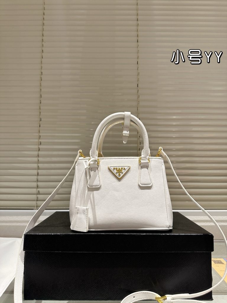 PRADA GALLERIA プラダ ガレリア ミニバッグ ハンドバッグ｜カフェに行く日に選ぶ前に荷物量を見る - 商品画像 6