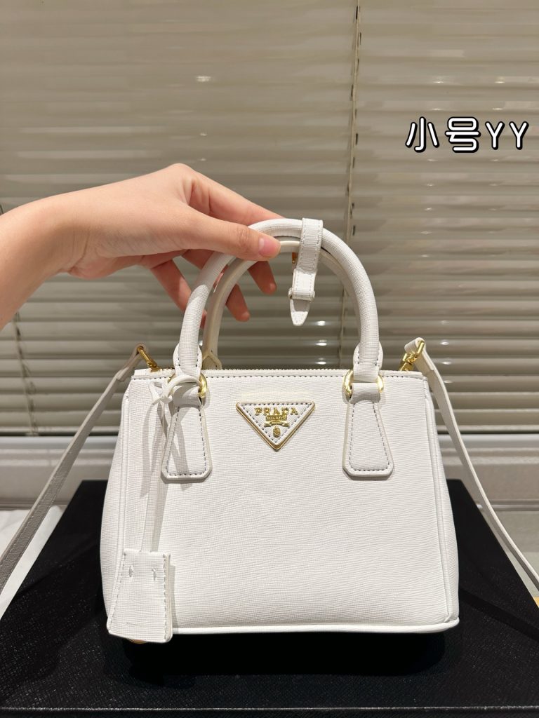PRADA GALLERIA プラダ ガレリア ミニバッグ ハンドバッグ｜カフェに行く日に選ぶ前に荷物量を見る - 商品画像 7