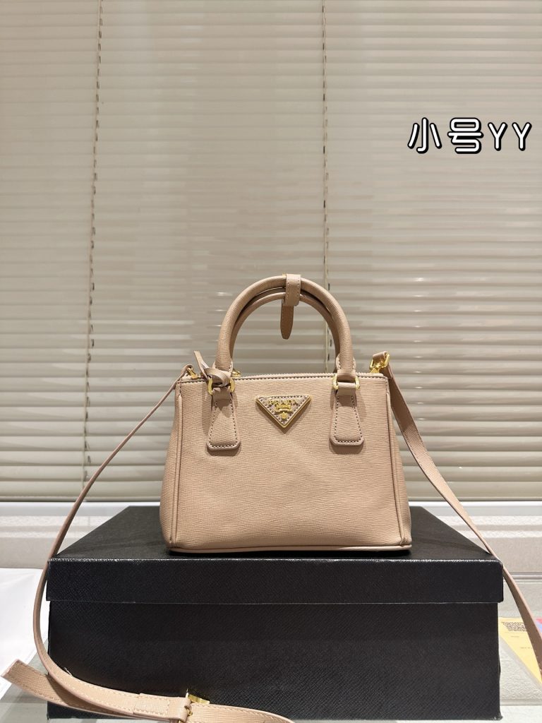PRADA GALLERIA プラダ ガレリア ミニバッグ ハンドバッグ｜カフェに行く日に選ぶ前に荷物量を見る - 商品画像 2