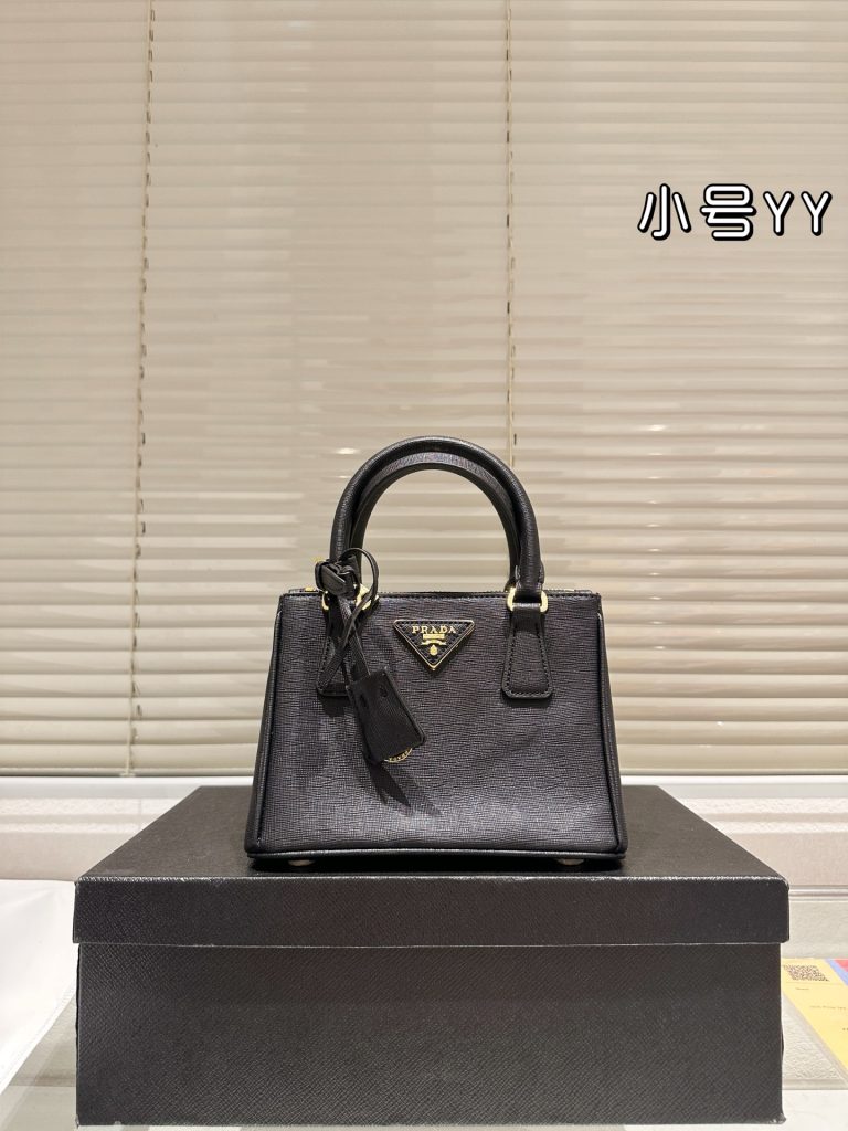 PRADA GALLERIA プラダ ガレリア ミニバッグ ハンドバッグ｜カフェに行く日に選ぶ前に荷物量を見る - 商品画像 3