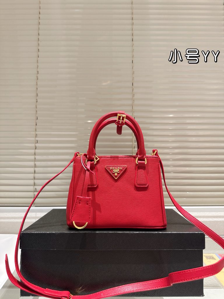 PRADA GALLERIA プラダ ガレリア ミニバッグ ハンドバッグ｜カフェに行く日に選ぶ前に荷物量を見る - 商品画像 4