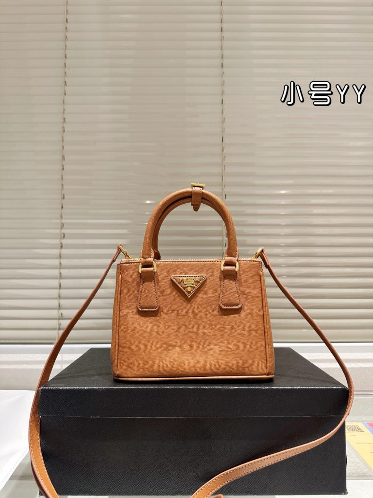 PRADA GALLERIA プラダ ガレリア ミニバッグ ハンドバッグ｜カフェに行く日に選ぶ前に荷物量を見る - 商品画像 5