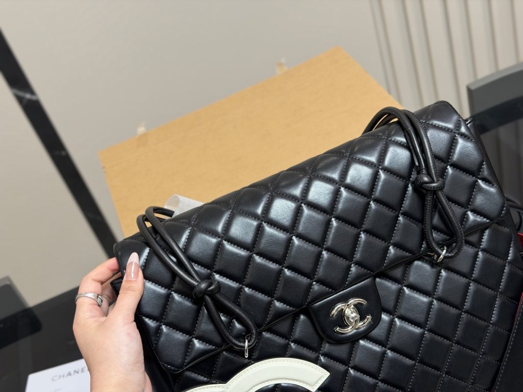 CHANEL シャネル カンボンライン ショルダーバッグ ラムスキン｜週末に黒の印象を写真で確認 - 商品画像 7