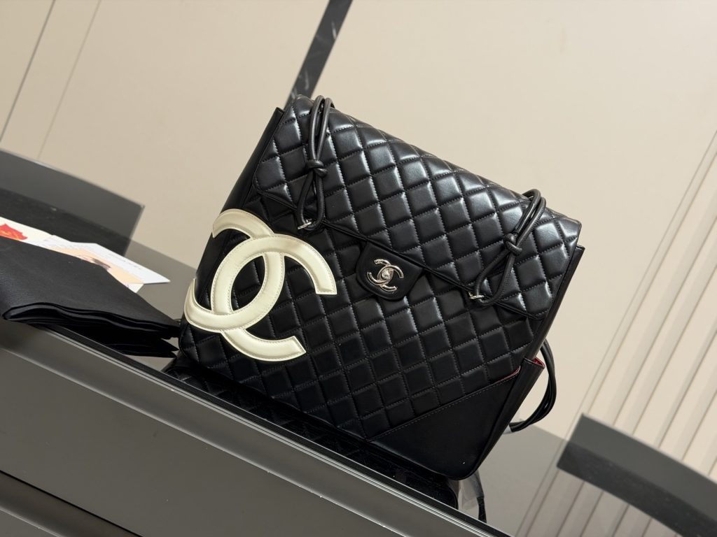 CHANEL シャネル カンボンライン ショルダーバッグ ラムスキン｜週末に黒の印象を写真で確認 - 商品画像 5