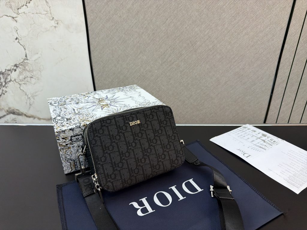 Dior モノグラムバッグ｜写真で比べる色味とボリューム - 商品画像 3