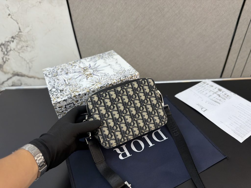 Dior モノグラムバッグ｜写真で比べる色味とボリューム - 商品画像 5