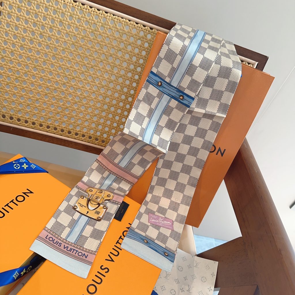上品コーデ◎　LOUIS VUITTON　ルイヴィトン　バンドー　モノグラム/ダミエ　 細長スカーフ　ツイリースカーフ　シルク100％ - 画像 5
