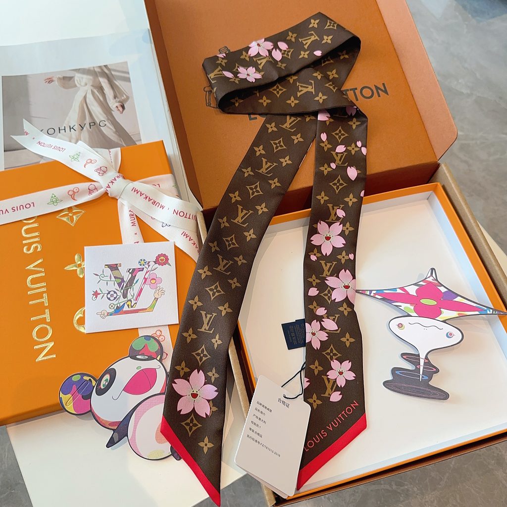 LOUIS VUITTON　ルイヴィトン　バンドー　村上隆コラボ　スカーフ　LV × TM　バンドーさくらシリーズ　モノグラム　ヘアアクセサリー　バックチャーム - 画像 5