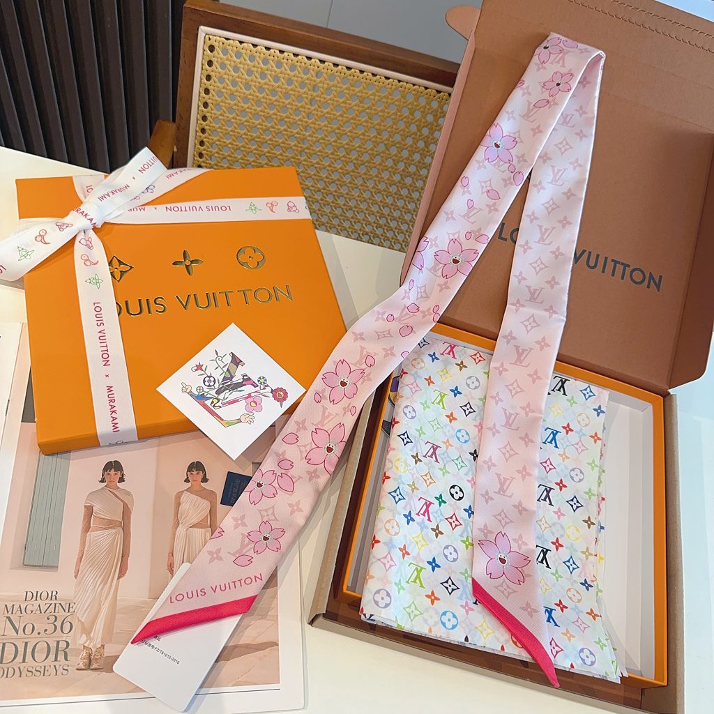 LOUIS VUITTON　ルイヴィトン　バンドー　村上隆コラボ　スカーフ　LV × TM　バンドーさくらシリーズ　モノグラム　ヘアアクセサリー　バックチャーム - 画像 3