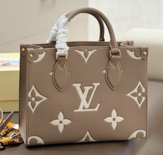 LOUIS VUITTON　ルイヴィトン　トートバッグ　オンザゴーPM　6色　ハンドバッグ　ショルダーバッグ　モノグラム　レディースバッグ - 画像 5