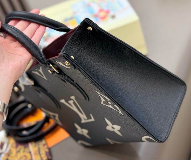 LOUIS VUITTON　ルイヴィトン　トートバッグ　オンザゴーPM　6色　ハンドバッグ　ショルダーバッグ　モノグラム　レディースバッグ - 画像 8
