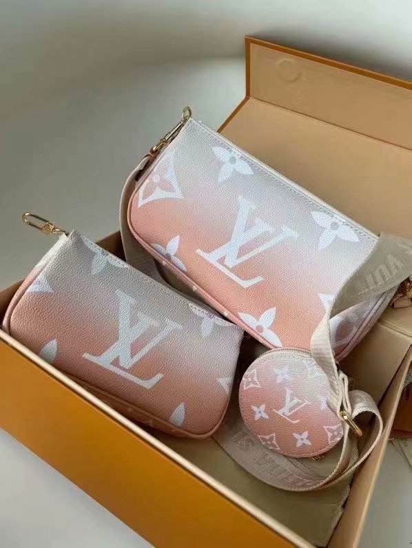 LOUIS VUITTONルイヴィトン ミュルティ ポシェット アクセソワール　ポーチ付け　モノグラム　ショルダーバッグ - 画像 4