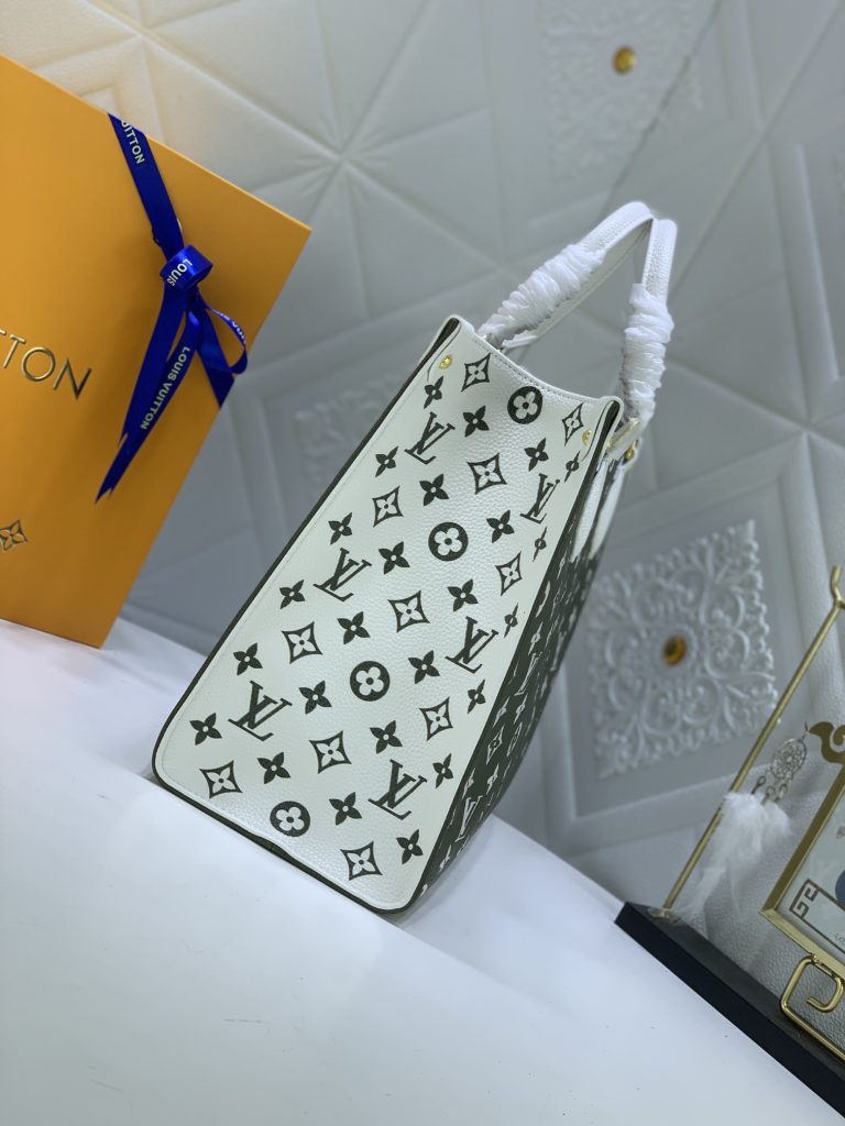 ルイ ヴィトン　Louis Vuitton　モノグラム　オンザゴー MM　トートバッグ　グリーンとホワイト　ハンドバッグ - 画像 2