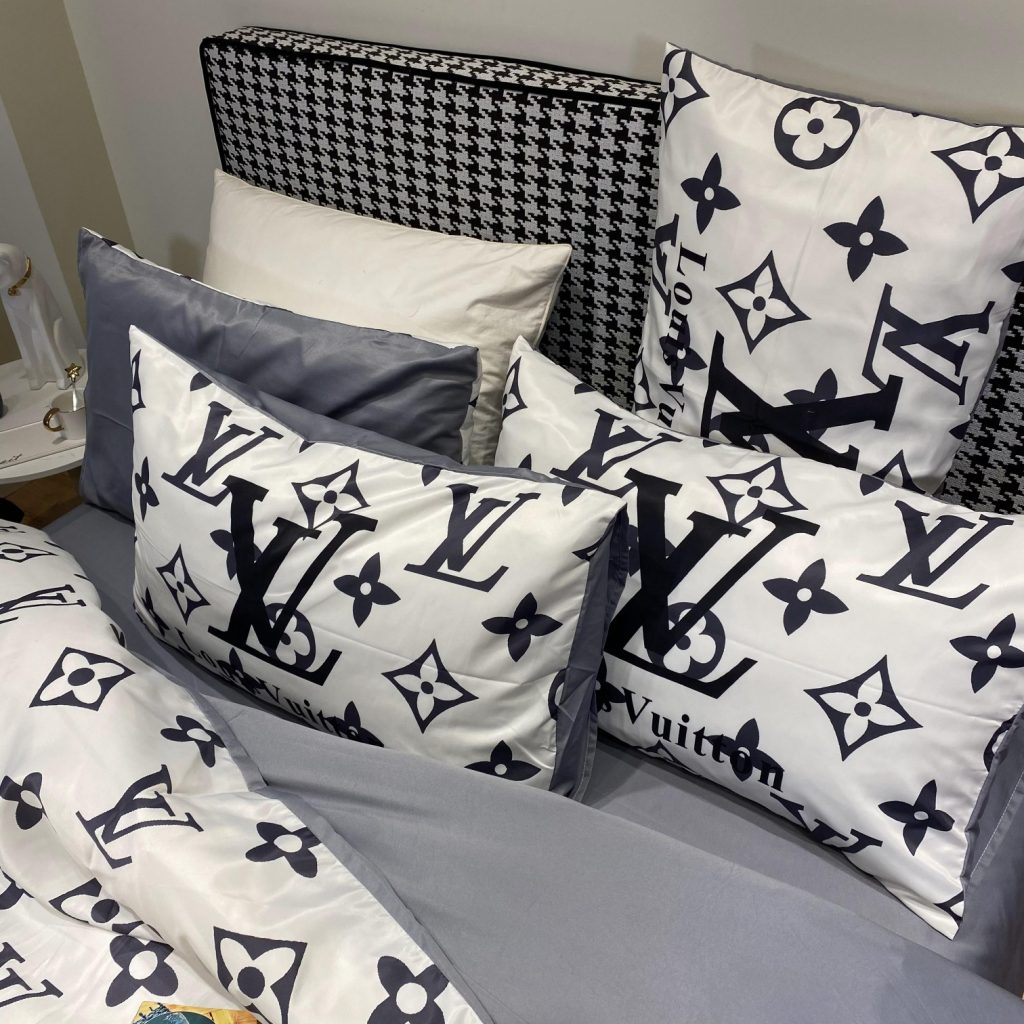 ルイヴィトン LOUIS VUITTON シルク生地 掛け布団カバーセット4点 ダブルサイズ/キングサイズ すべすべベッドカバー 5色 - 画像 6