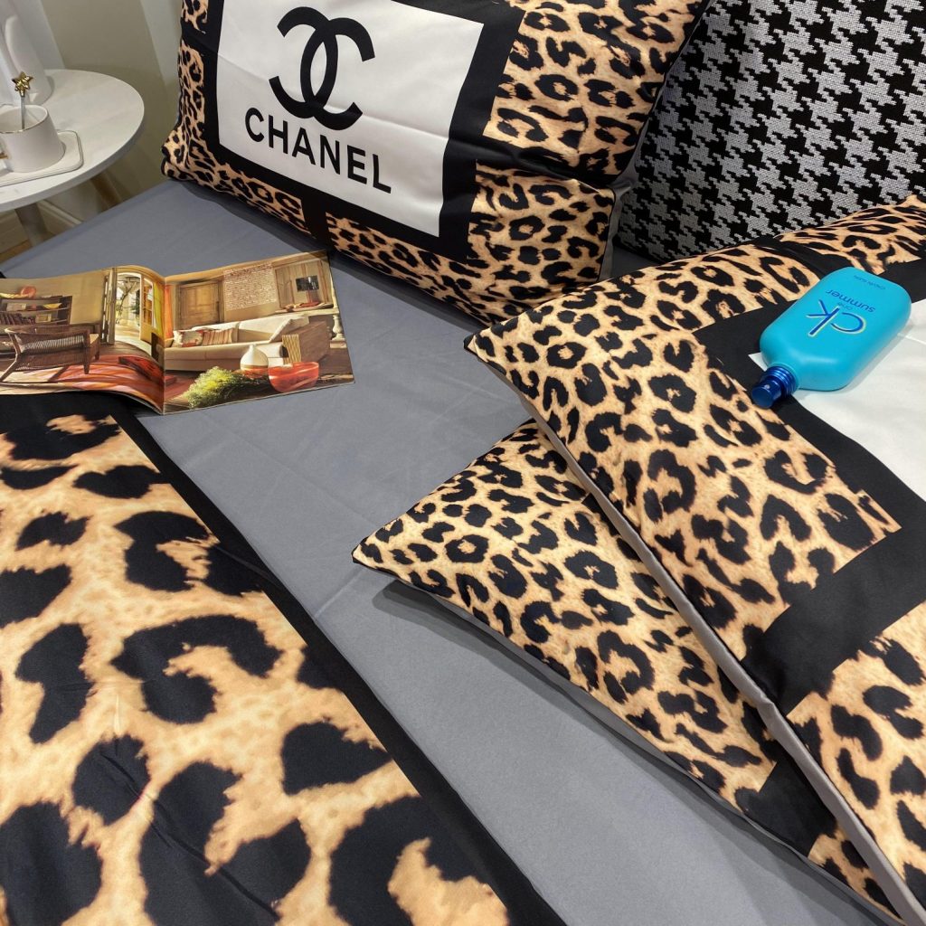 シルク生地　掛け布団カバーセット4点　ダブルサイズ/キングサイズ すべすべベッドカバー　シャネルCHANEL　3色 - 画像 3