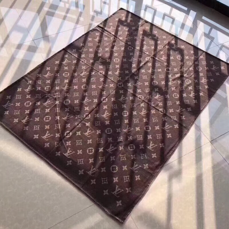 ルイヴィトン　プレッド ネオ　モノグラム　リバーシブル ブランケット　Louis Vuitton NEO MONOGRAM 　毛布　ひざ掛け/ソファーカバー　180×140 - 画像 2