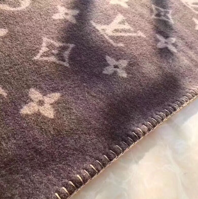 ルイヴィトン　プレッド ネオ　モノグラム　リバーシブル ブランケット　Louis Vuitton NEO MONOGRAM 　毛布　ひざ掛け/ソファーカバー　180×140 - 画像 4