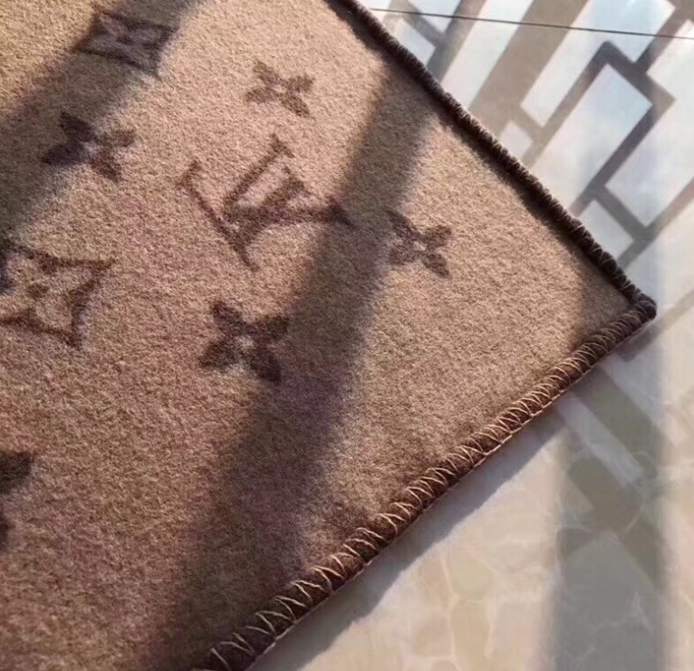 ルイヴィトン　プレッド ネオ　モノグラム　リバーシブル ブランケット　Louis Vuitton NEO MONOGRAM 　毛布　ひざ掛け/ソファーカバー　180×140 - 画像 5
