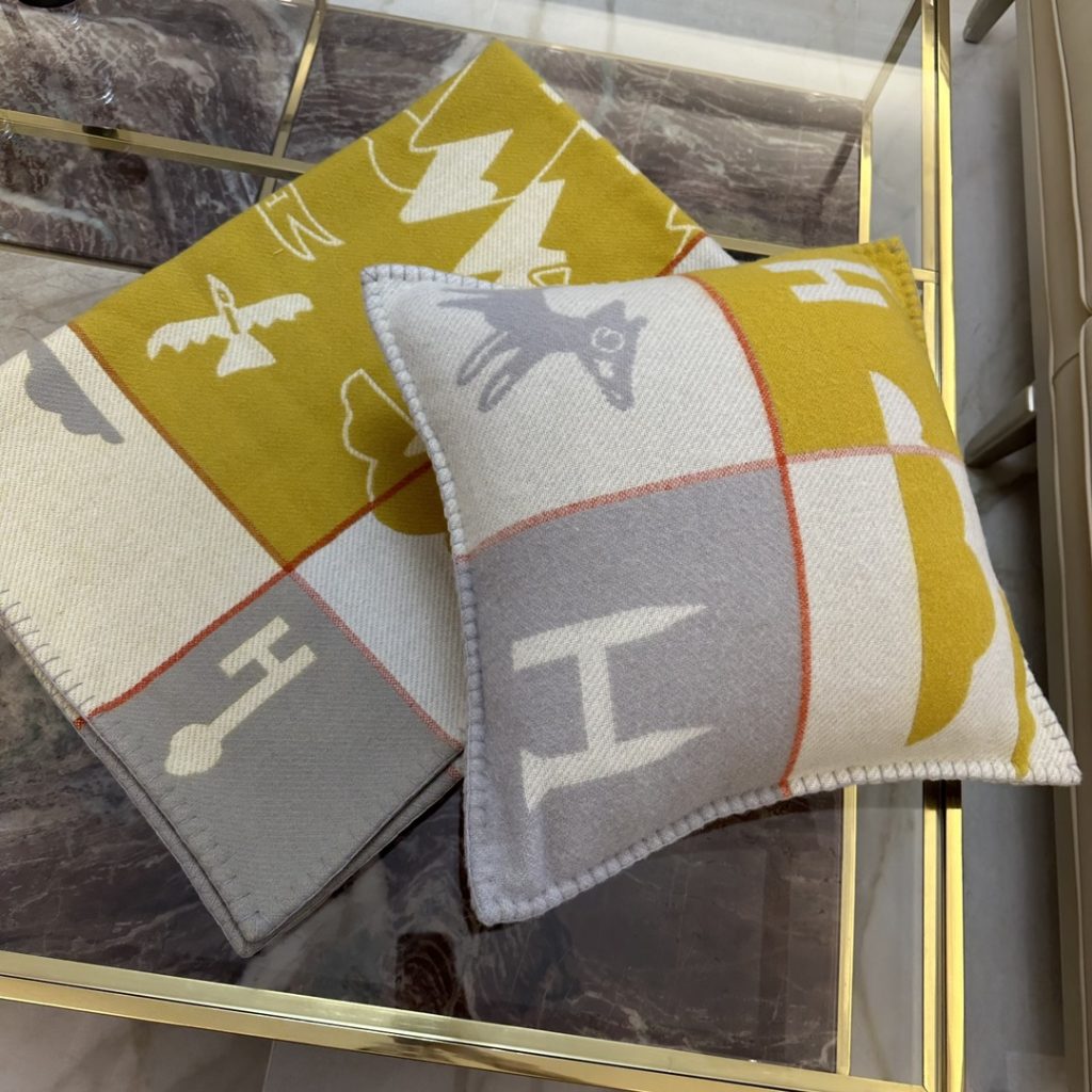 エルメス HERMES　お部屋のアクセントOK！クッション　ウール　45×45　抱き枕カバー　カバー　3色 - 画像 2