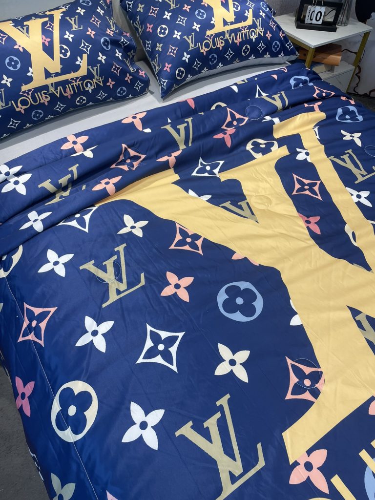 LOUIS VUITTON/ルイヴィトン　夏布団セット3点　肌掛け布団と枕カバーの3点セット　キルトケット　ひんやり涼やか　キルティング　ダブルベッド選べる3色 - 画像 2