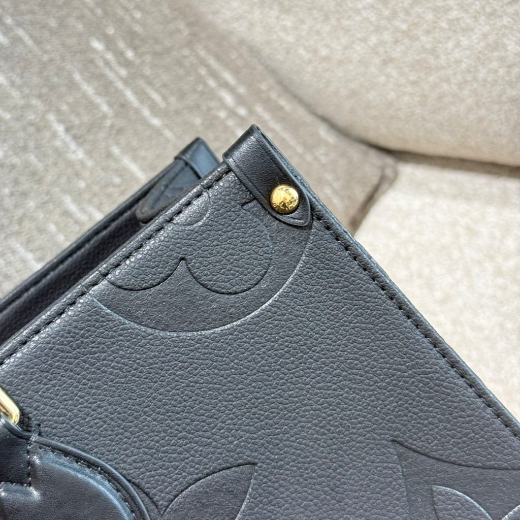 ルイヴィトン　オンザゴー MM　LOUIS VUITTON　トートバッグ　ハンドバッグ　レディース　レザー　モノグラム　2色 - 画像 4