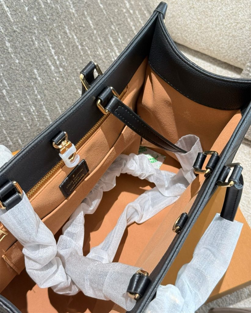 ルイヴィトン　オンザゴー MM　LOUIS VUITTON　トートバッグ　ハンドバッグ　レディース　レザー　モノグラム　2色 - 画像 5