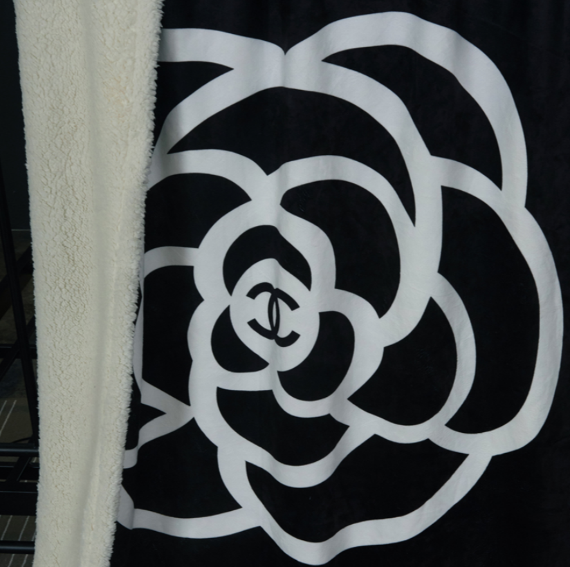 シャネル　CHANEL　毛布　カメリアもうふ　黒　暖かい　厚手　掛け毛布　ブランケット　お昼寝用毛布 - 画像 2