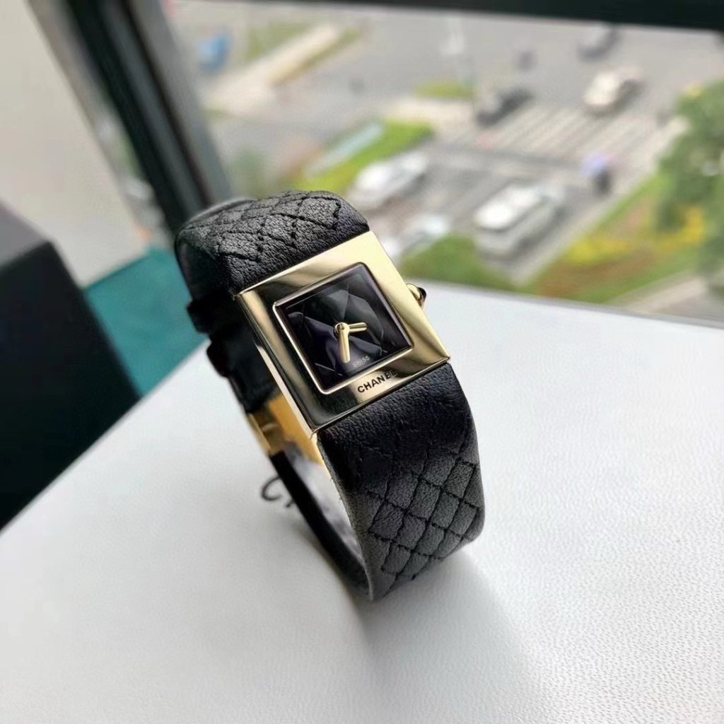 Chanel シャネル✨ヴィンテージCHANEL✨菱目打ち小方型腕時計🎁高級レザーストラップが美しい✨上品で使いやすいデイリーレディース時計⌚ - 画像 3