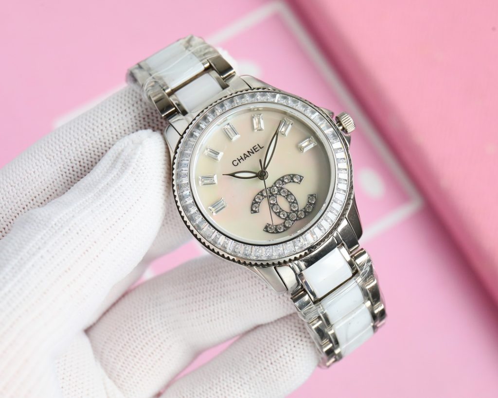Chanel シャネル✨新作レディース✨Chanel 630鋼帯650 機械式腕時計🕰️ サファイアガラス&本革ストラップ💎 高級感溢れるデザイン👑 - 画像 2