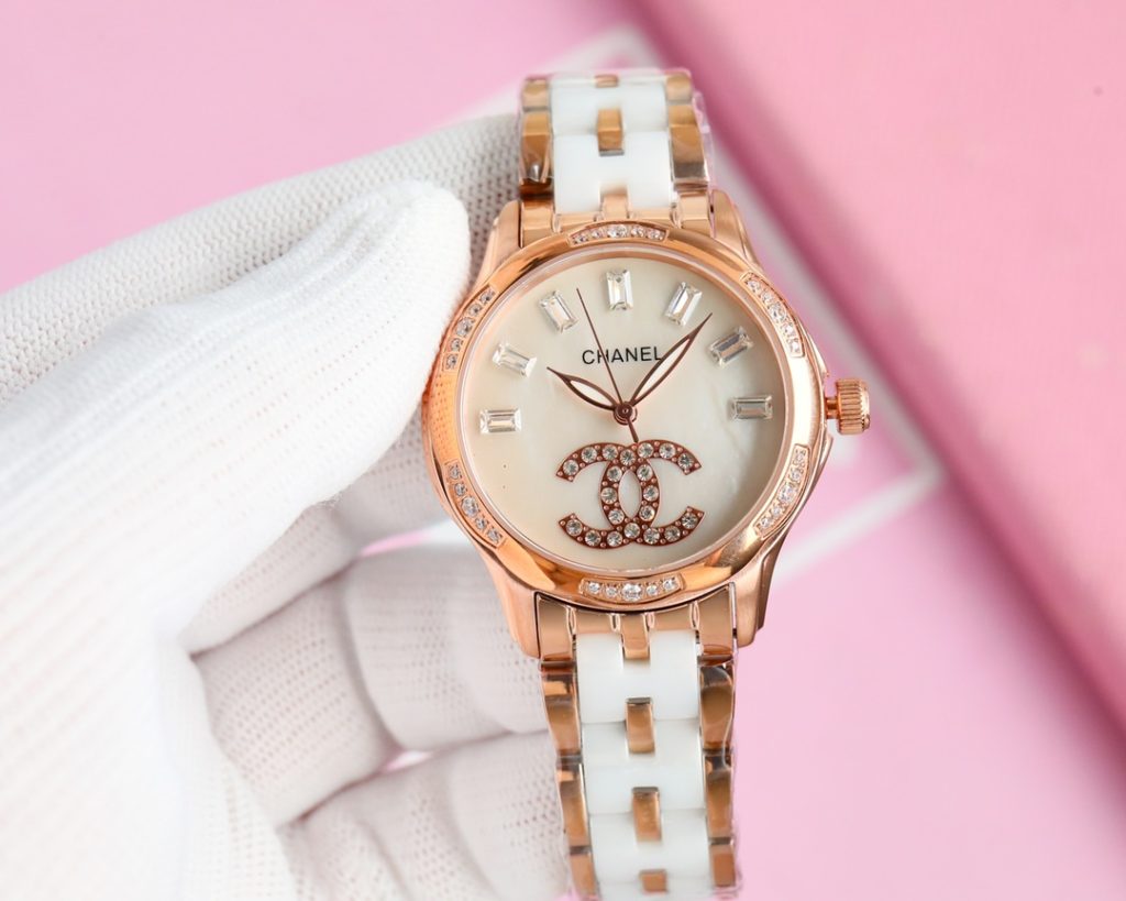 Chanel シャネル✨新作レディース✨Chanel 630鋼帯650 機械式腕時計🕰️ サファイアガラス&本革ストラップ💎 高級感溢れるデザイン👑 - 画像 5