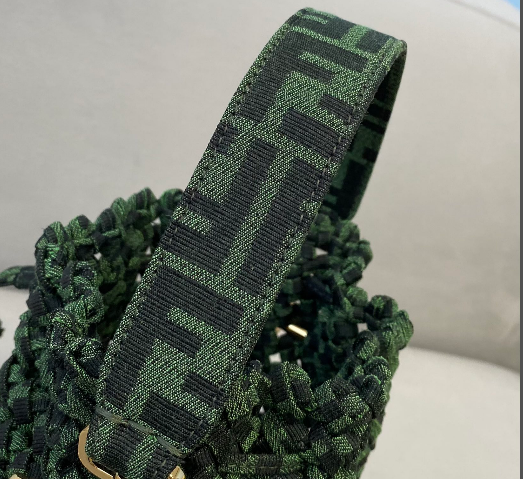 FENDI　フェンディ　モン トレゾール　バケットバッグ　編みバッグ　グリーン　ショルダーバッグ　レザー ミニバッグ - 画像 4