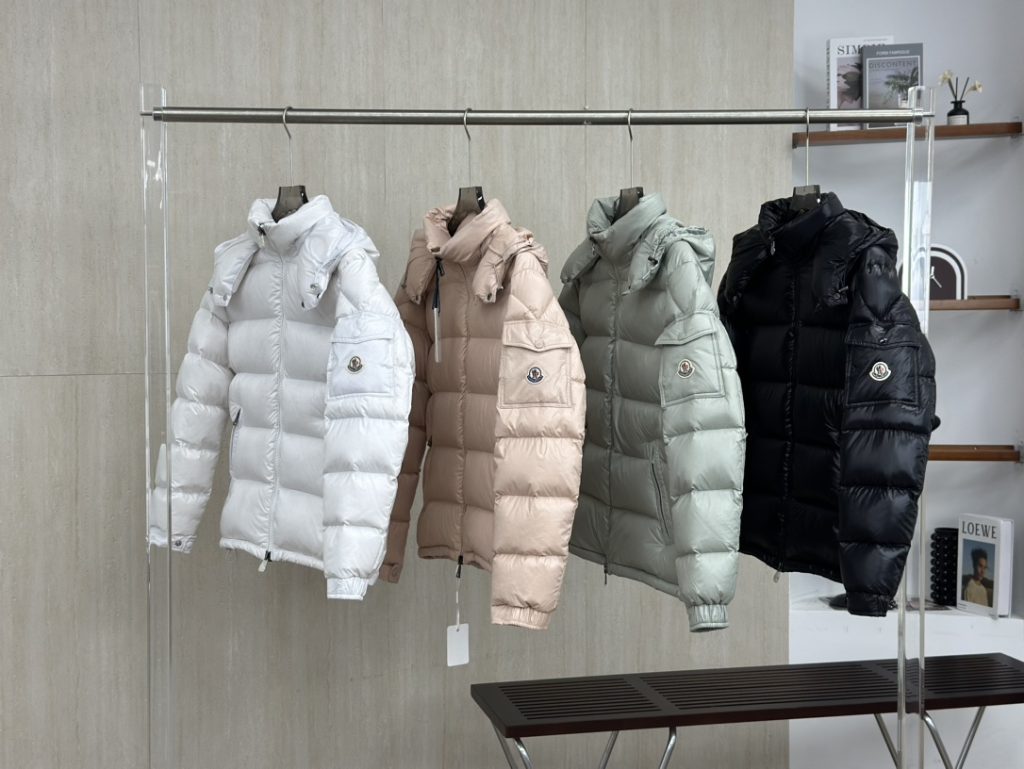 Moncler モンクレール🛍️✨【MONCLER モンクレール ダウンジャケット】大人気!ラグジュアリーなロングコートで冬を暖かく過ごす👢🌨️ - 画像 2