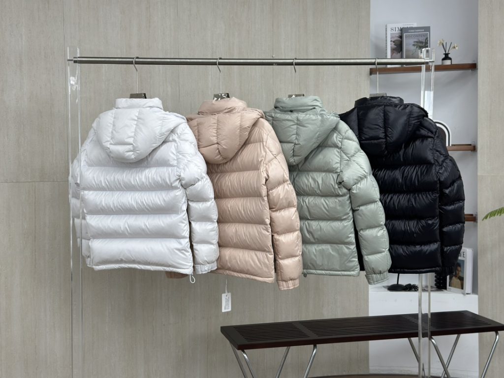 Moncler モンクレール🛍️✨【MONCLER モンクレール ダウンジャケット】大人気!ラグジュアリーなロングコートで冬を暖かく過ごす👢🌨️ - 画像 4