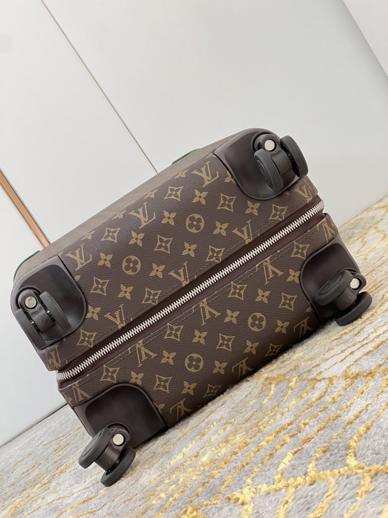 【ルイヴィトン】ホライゾン キャリーバッグ モノグラム帆布 マークニューソン設計 上品なグリーン 高級感溢れる旅行用品 - 画像 8