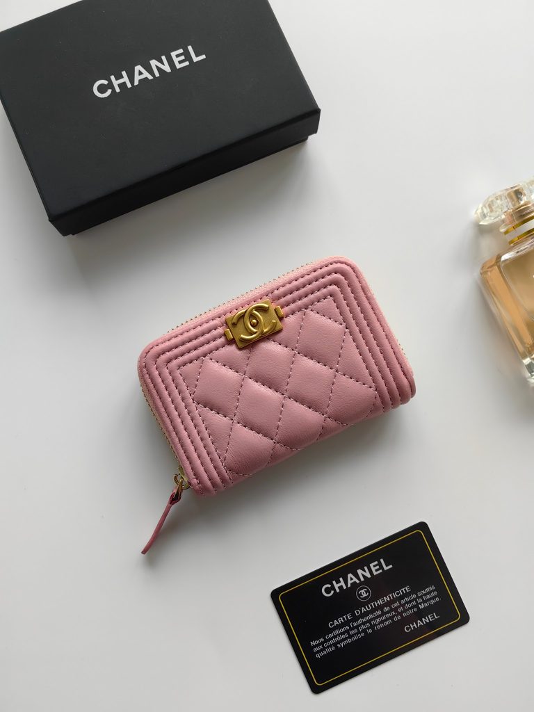 CHANELの財布を予算内で探す前に見るブラックのポイント