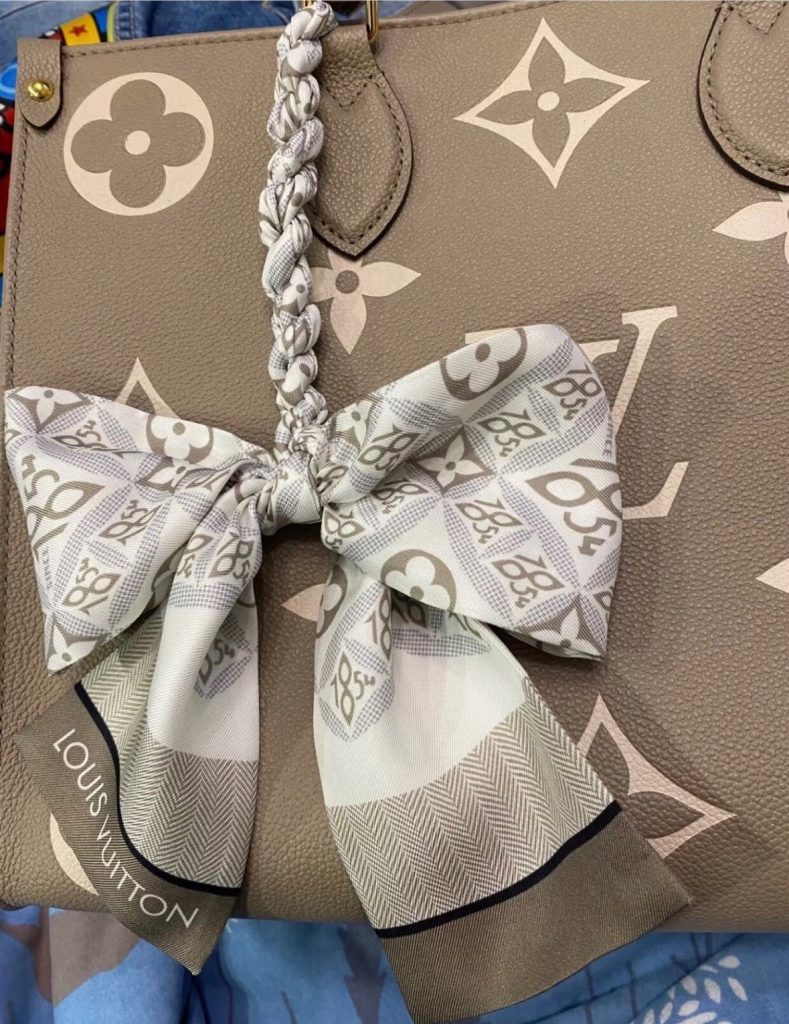 LOUIS VUITTON　ルイヴィトン　バンドー　シンス1854　ツイリースカーフ　バックチャーム　細スカーフ - 画像 2