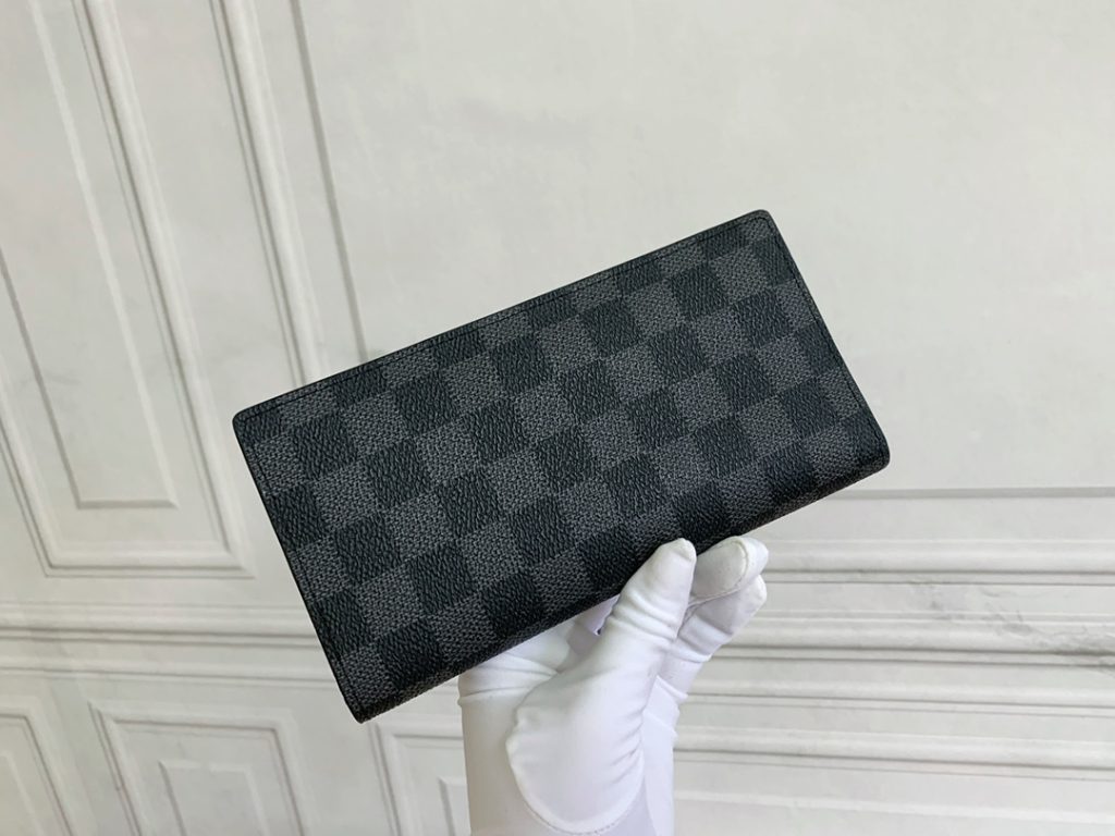 ルイヴィトン(LOUIS VUITTON) 長財布 モノグラム柄 クラシックなデザイン 上品で高級感あふれる逸品です - 画像 2