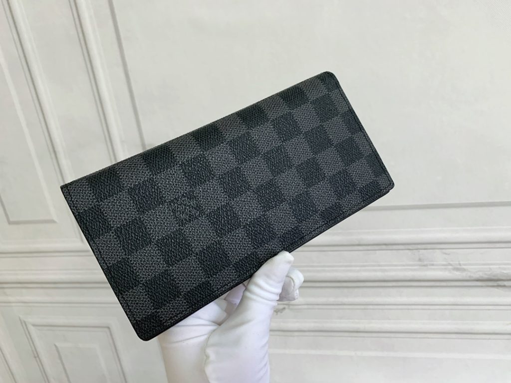 ルイヴィトン(LOUIS VUITTON) 長財布 モノグラム柄 クラシックなデザイン 上品で高級感あふれる逸品です - 画像 3