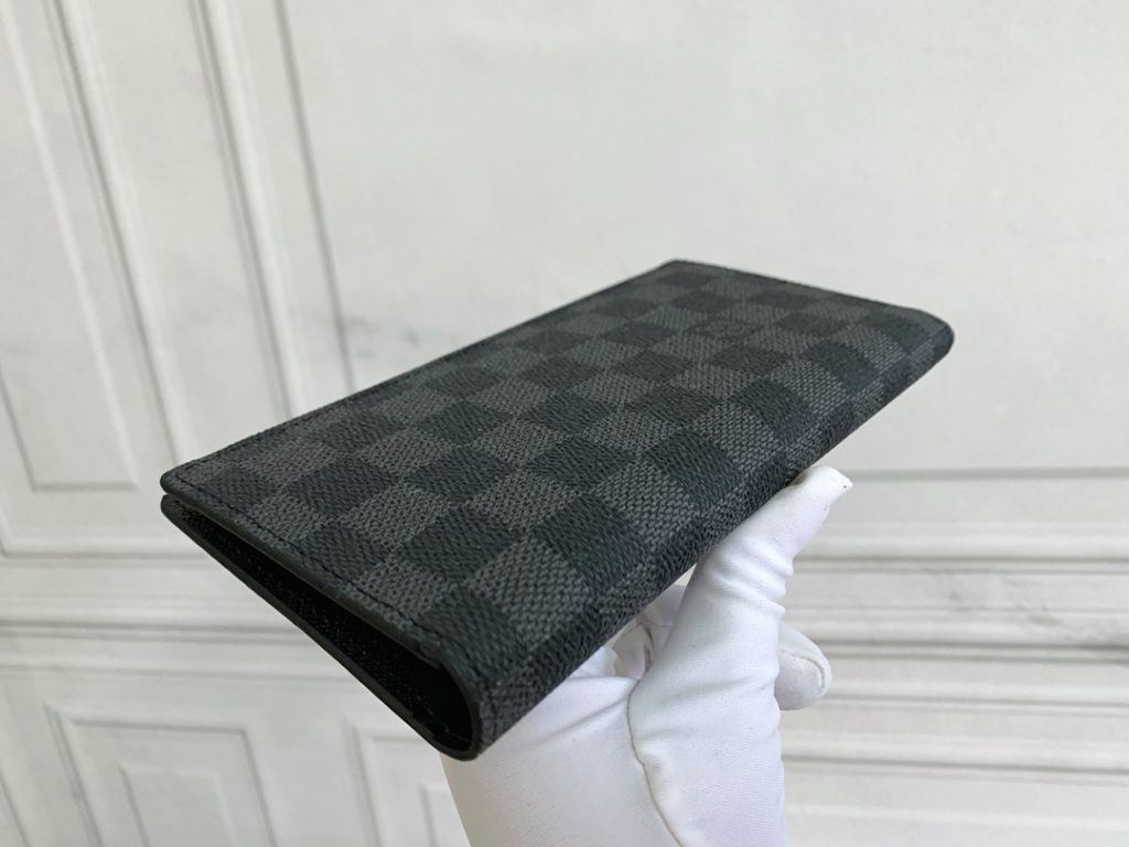 ルイヴィトン(LOUIS VUITTON) 長財布 モノグラム柄 クラシックなデザイン 上品で高級感あふれる逸品です - 画像 4