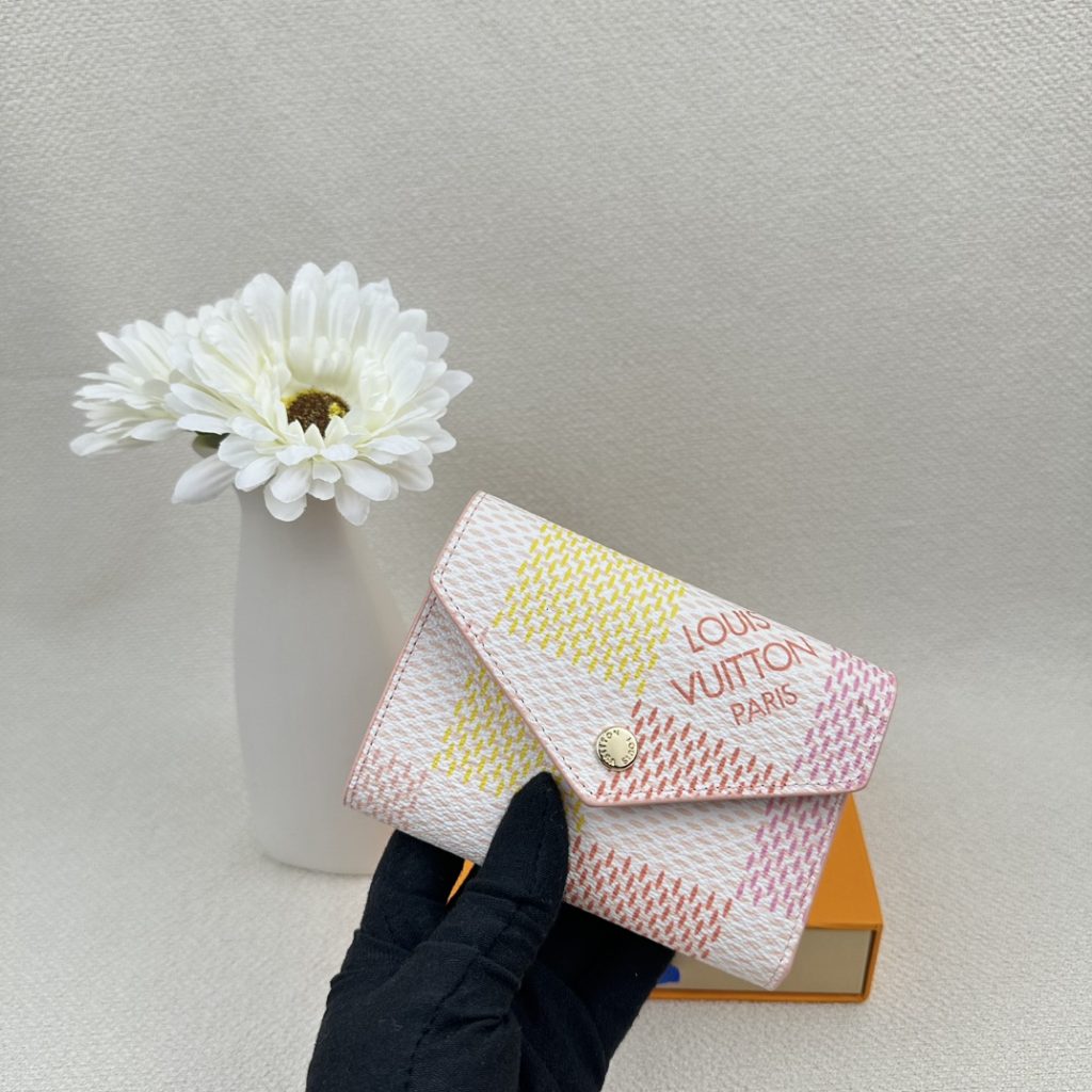 ルイヴィトン（LOUIS VUITTON）長財布 モノグラム柄 クラシックなデザイン 上質レザー 上品で高級感あふれる逸品です - 画像 2
