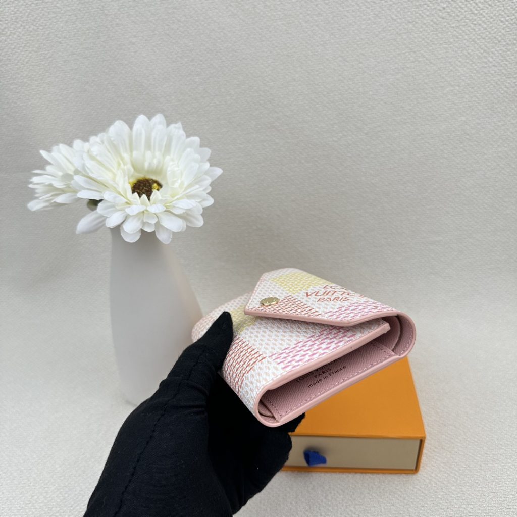 ルイヴィトン（LOUIS VUITTON）長財布 モノグラム柄 クラシックなデザイン 上質レザー 上品で高級感あふれる逸品です - 画像 4