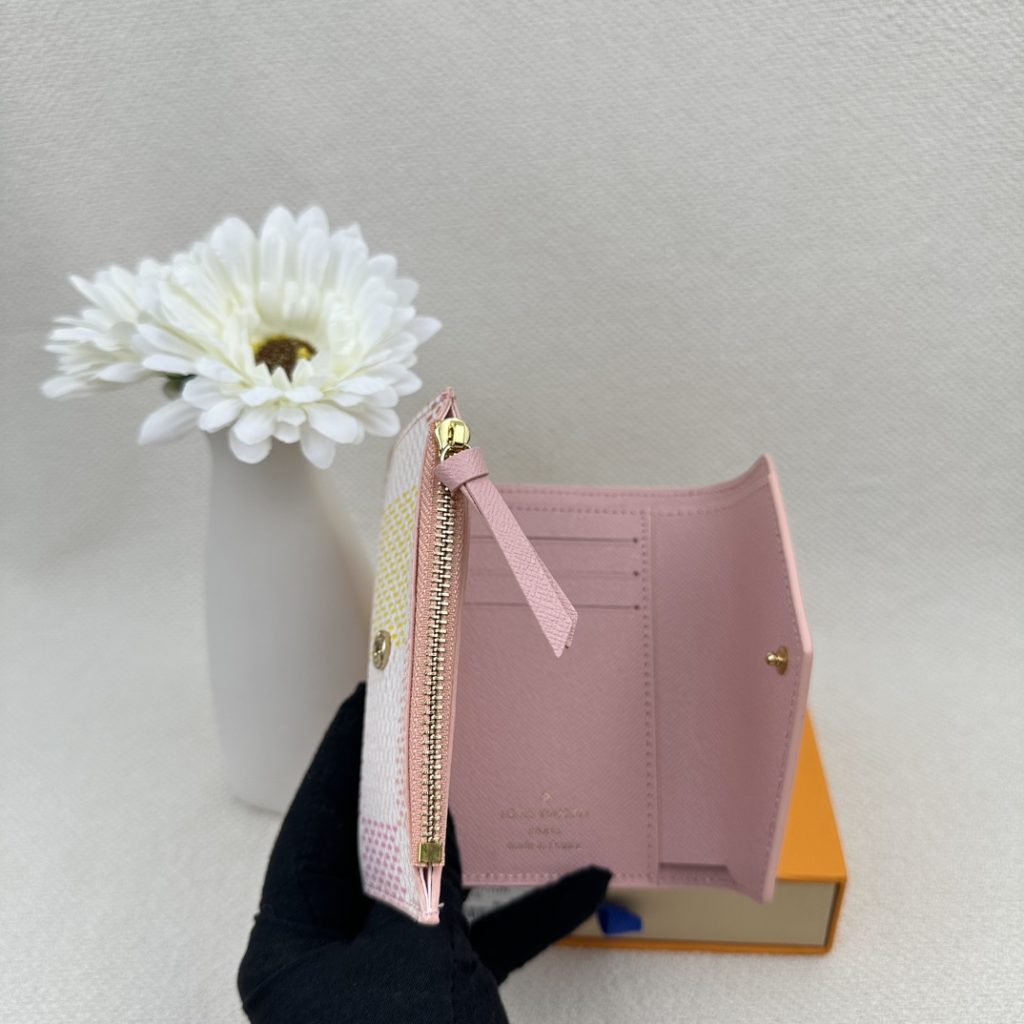 ルイヴィトン（LOUIS VUITTON）長財布 モノグラム柄 クラシックなデザイン 上質レザー 上品で高級感あふれる逸品です - 画像 6